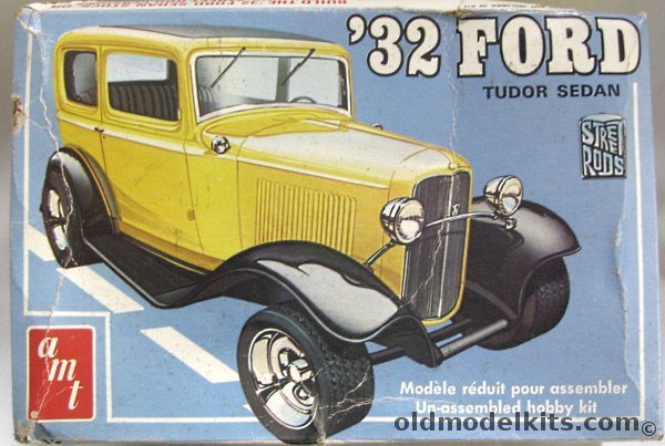 AMT 1/25 1932 Ford Tudor Sedan - Stock / Street Rod / Drag Strip Versions, T133 plastic model kit